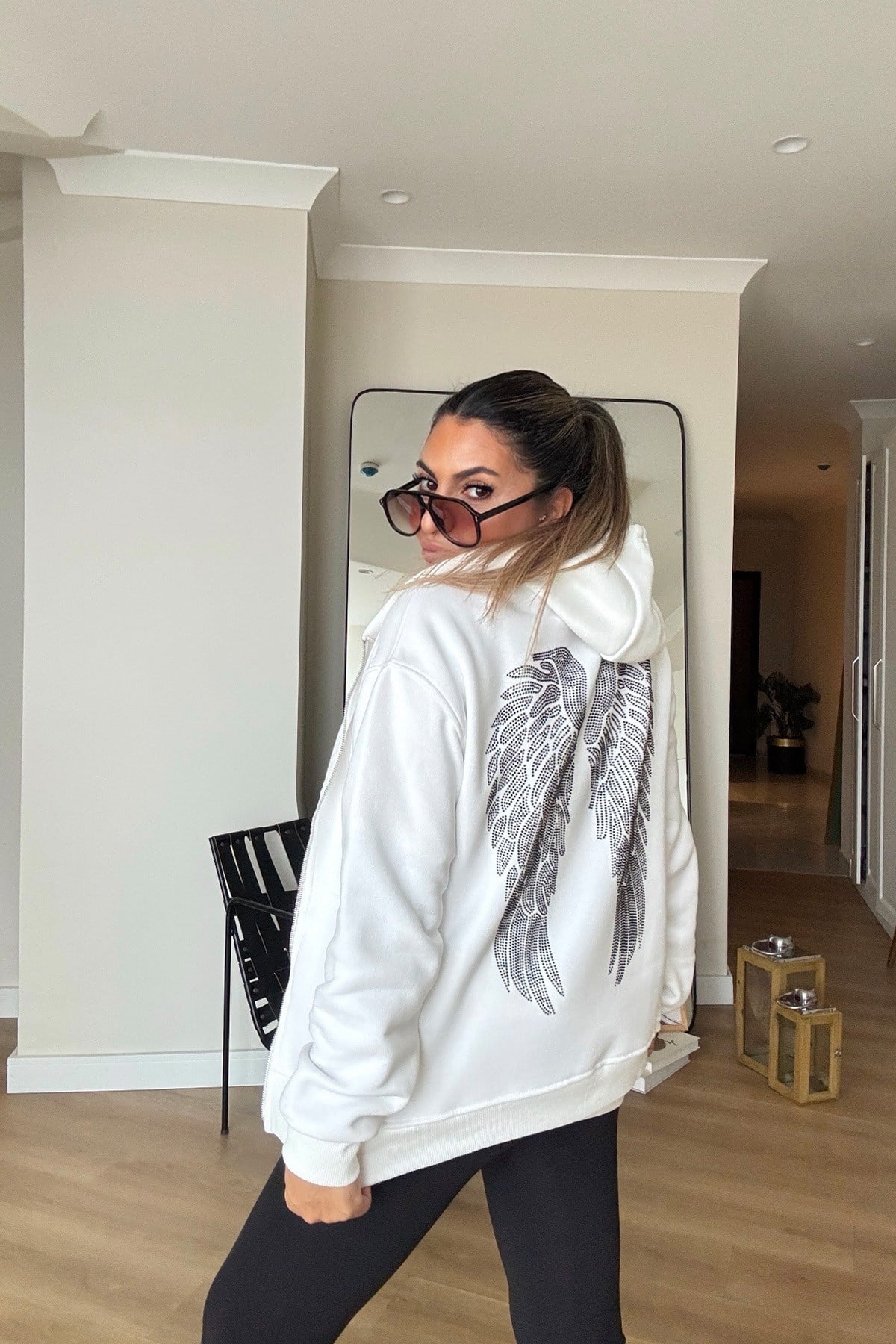 Taşlı Kanat İşlemeli Fermuarlı Sweat Ekru