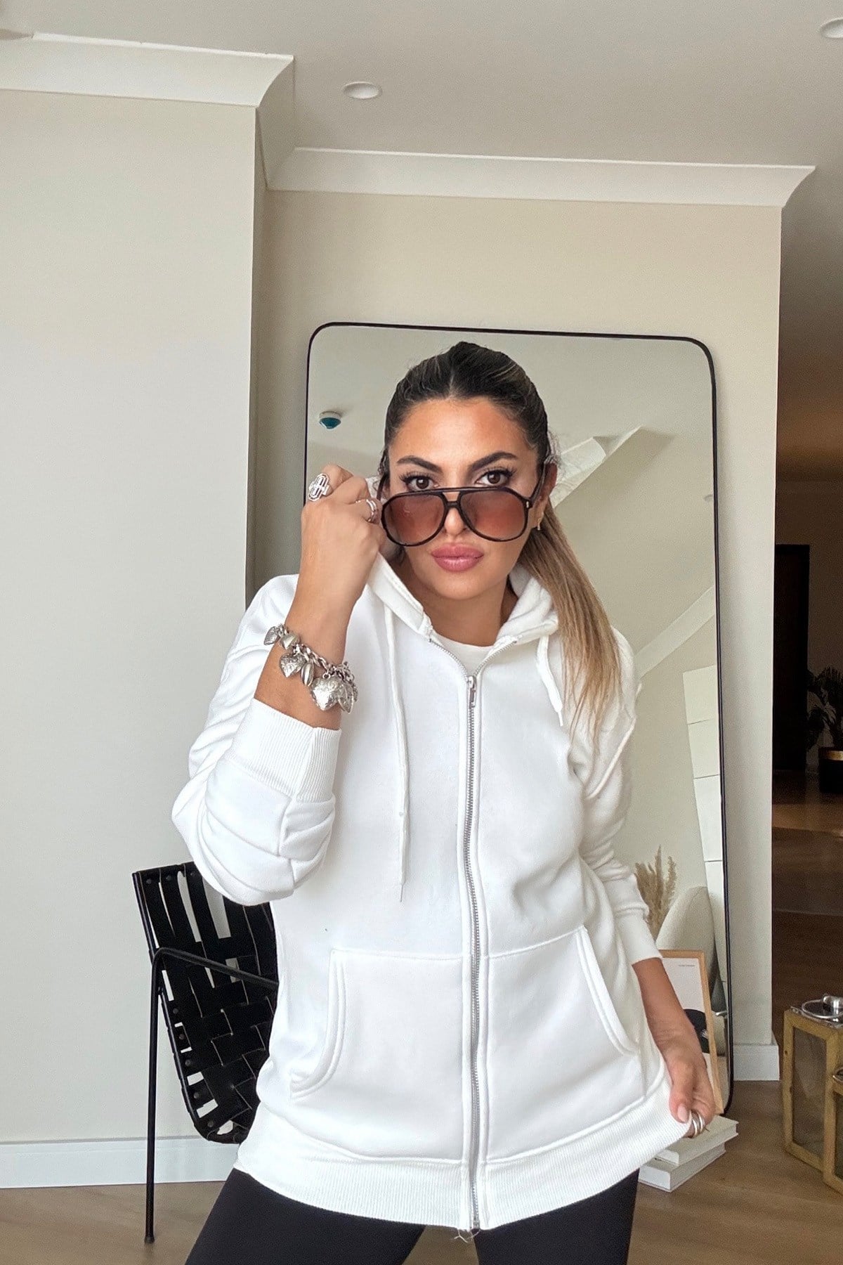 Taşlı Kanat İşlemeli Fermuarlı Sweat Ekru