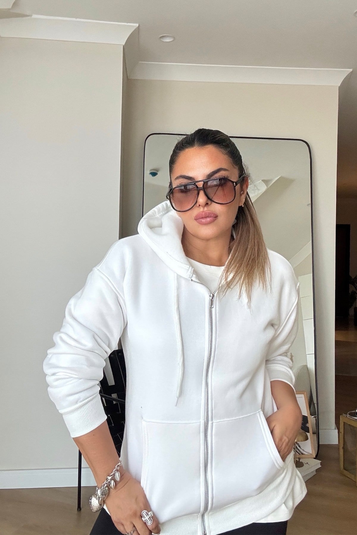 Taşlı Kanat İşlemeli Fermuarlı Sweat Ekru