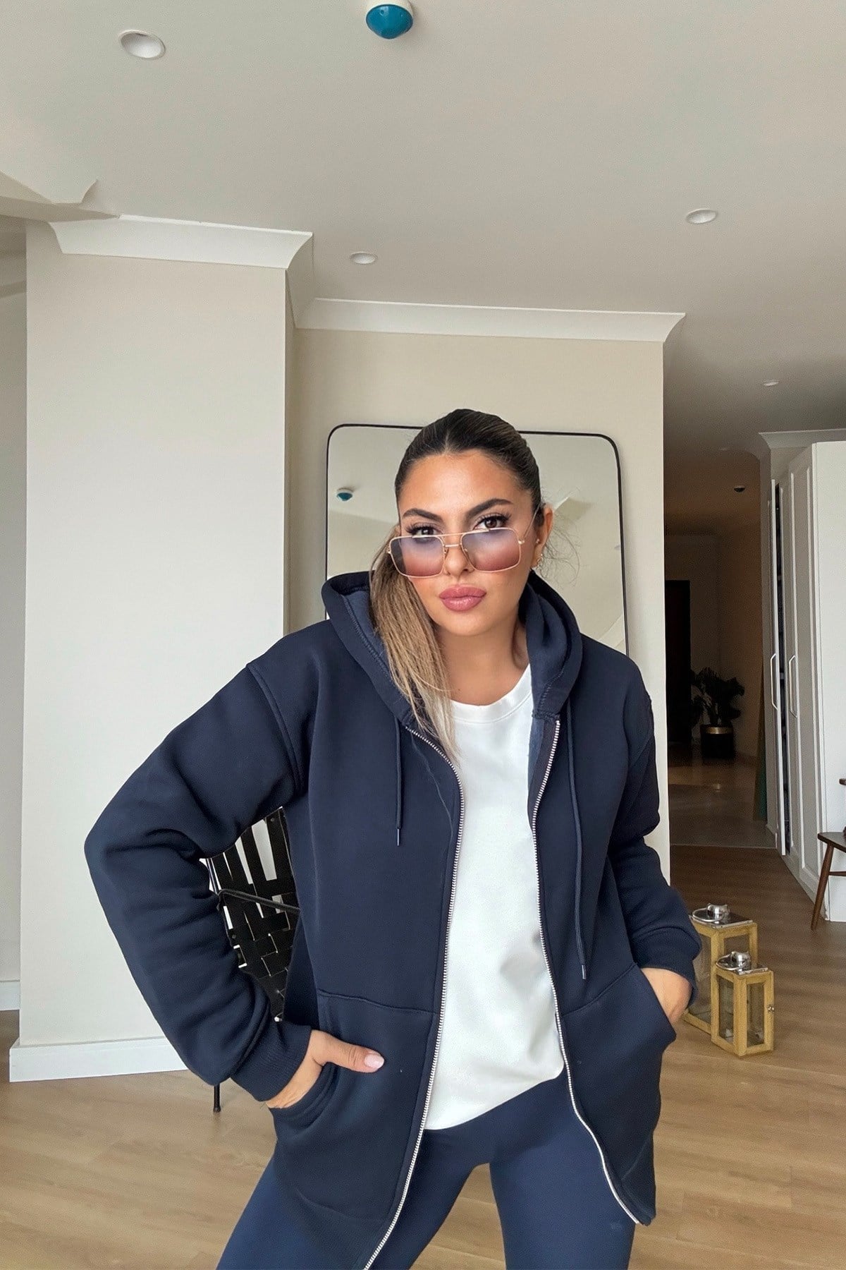 Taşlı Kanat İşlemeli Fermuarlı Sweat Lacivert