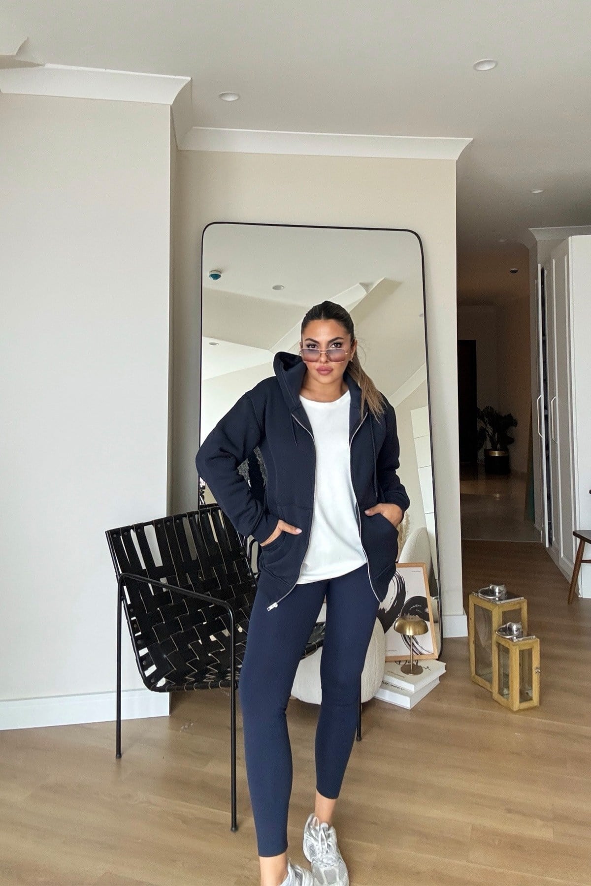 Taşlı Kanat İşlemeli Fermuarlı Sweat Lacivert