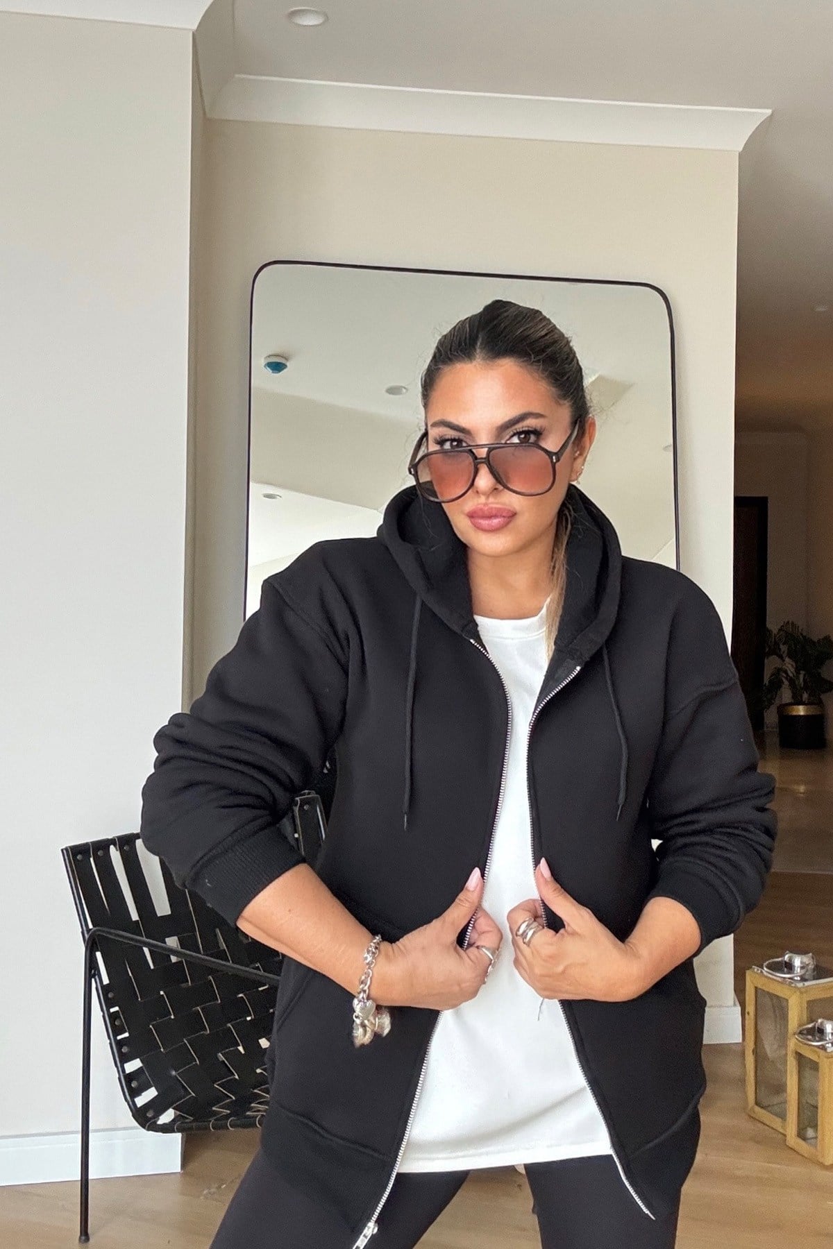 Taşlı Kanat İşlemeli Fermuarlı Sweat Siyah