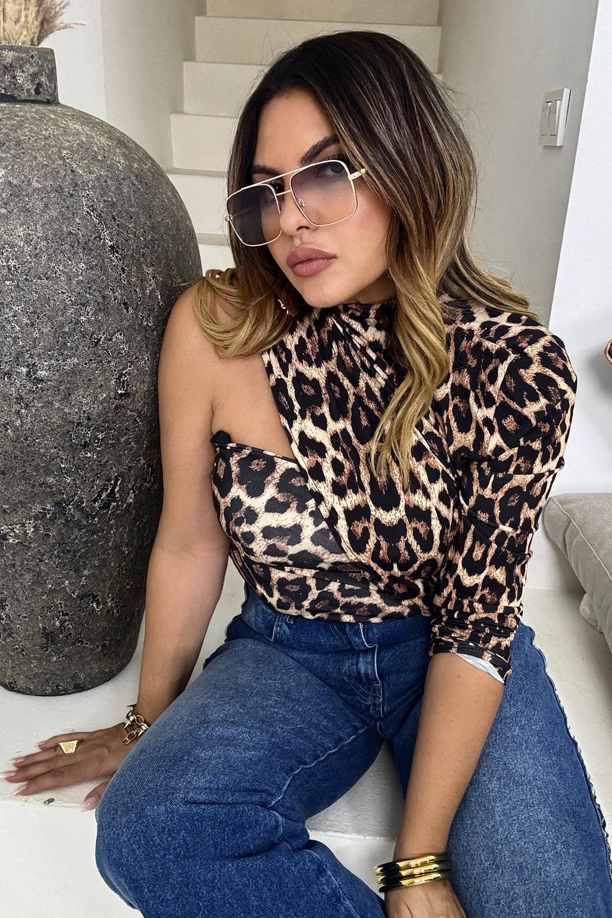 Tek Kol Detaylı Bluz Leopar