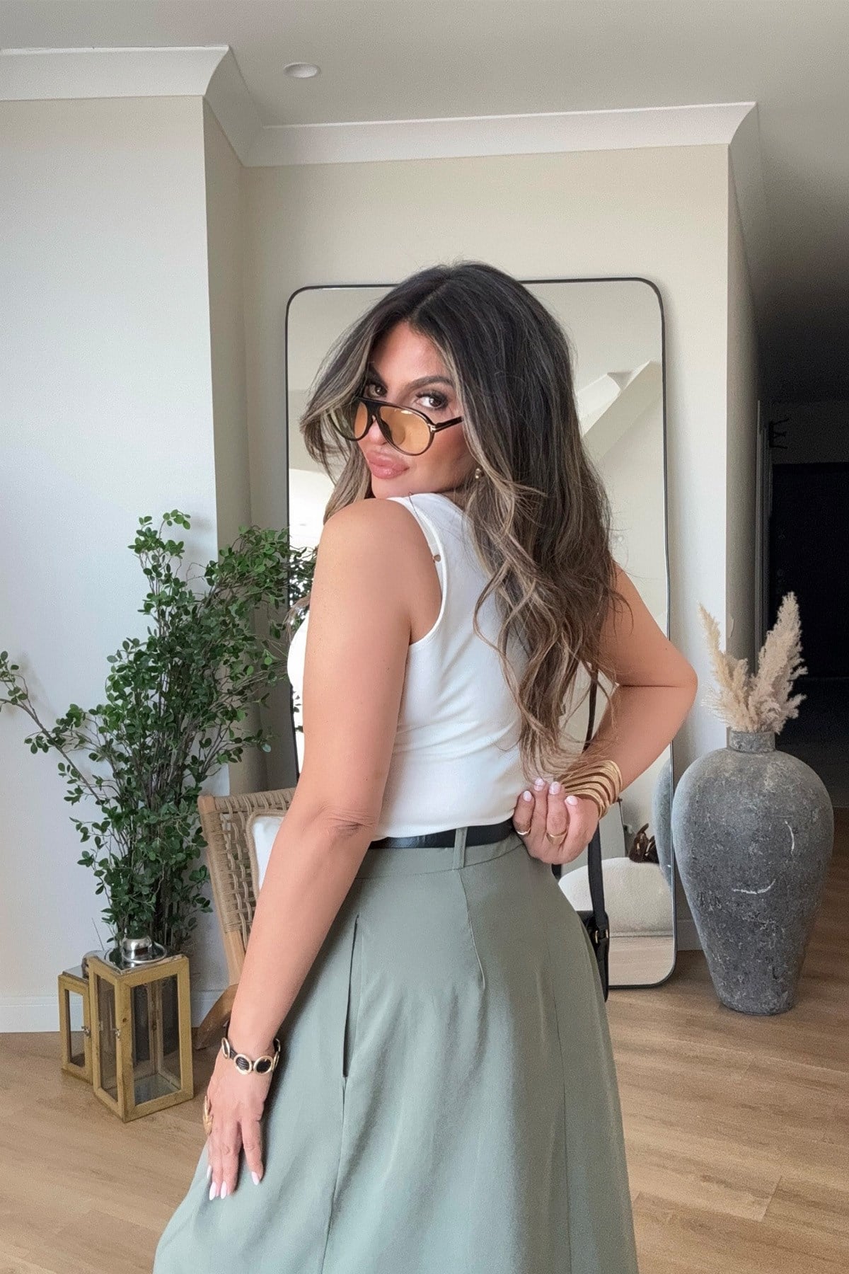 Tencel Kumaş Bel Detaylı Yırtmaçlı Etek Haki