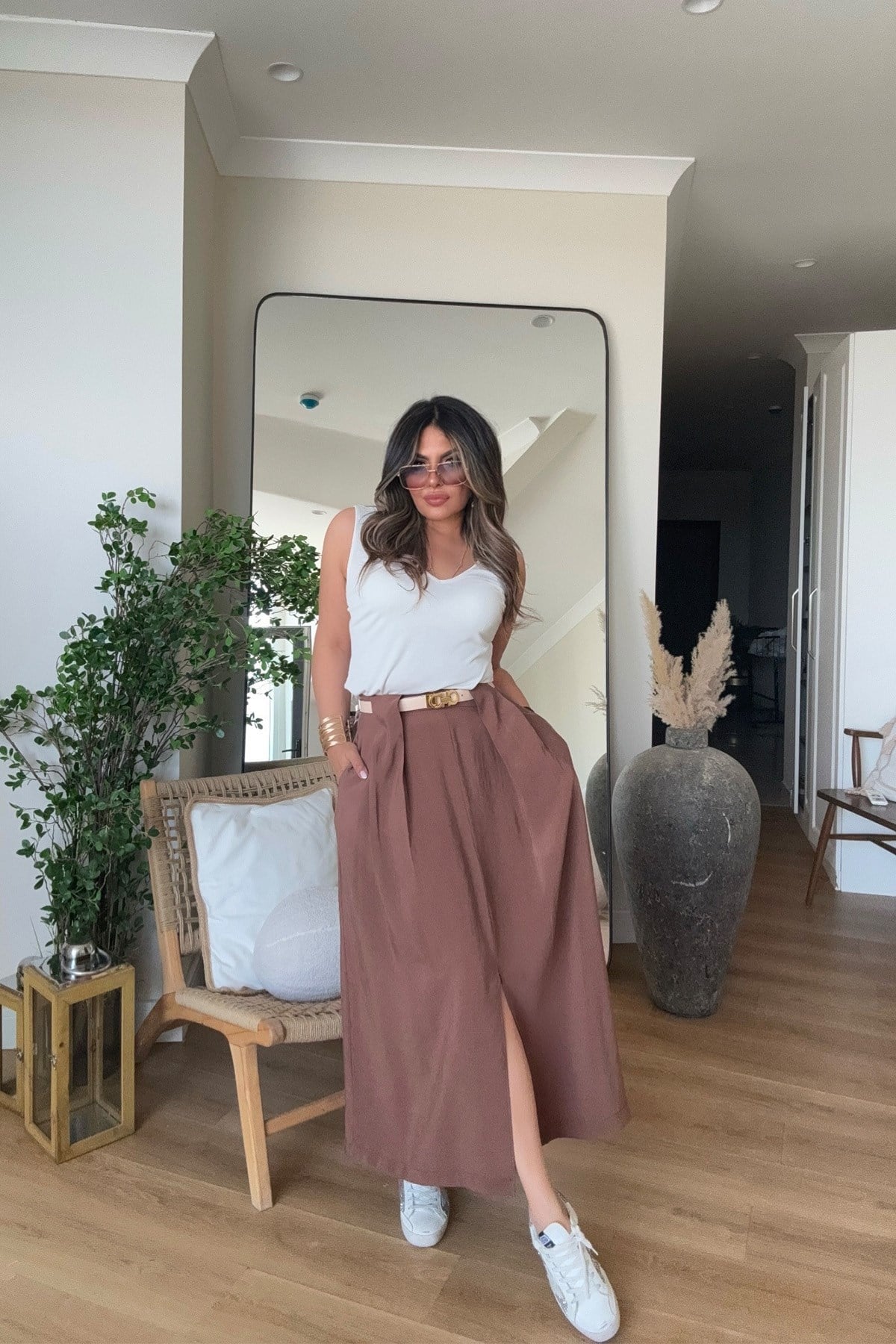 Tencel Kumaş Bel Detaylı Yırtmaçlı Etek Kahverengi