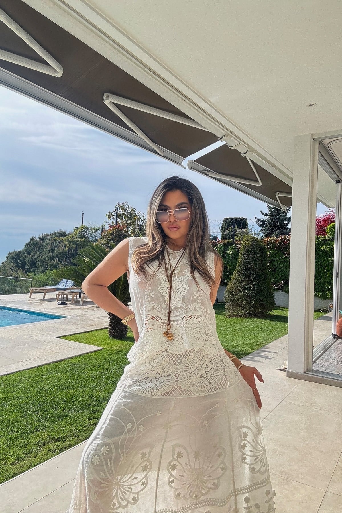 Tığ İşi Detaylı Kolsuz Etekli Takım Ekru