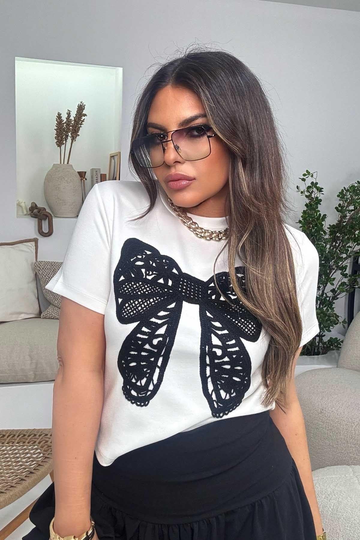Tığ İşi Fiyonk Aplikeli Modal Tshirt Ekru-Siyah