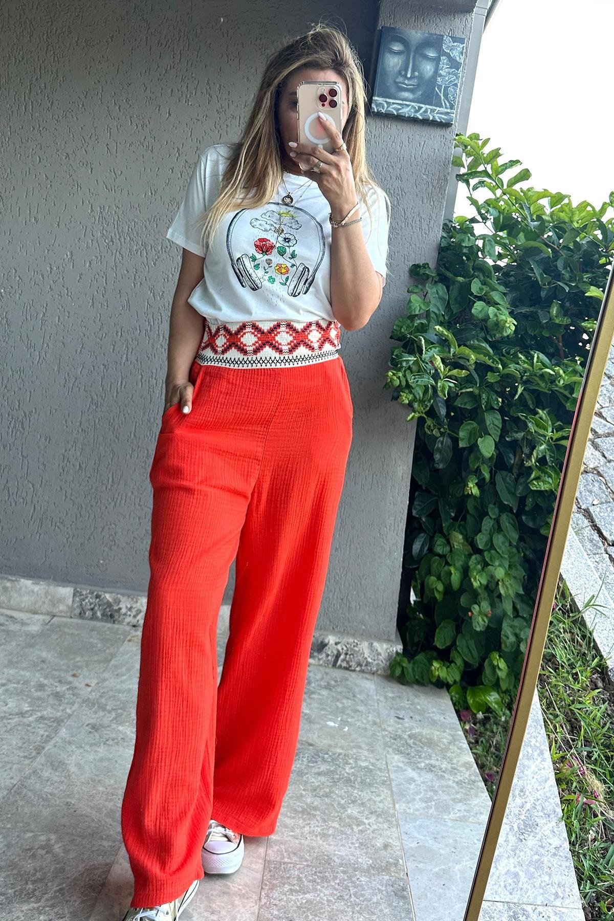 Troklu Kulaklık Figürlü Tshirt Ekru