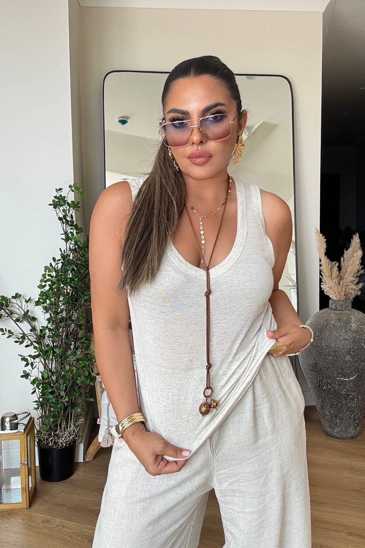 V Yaka Askılı Keten Karışımlı Bluz Taş