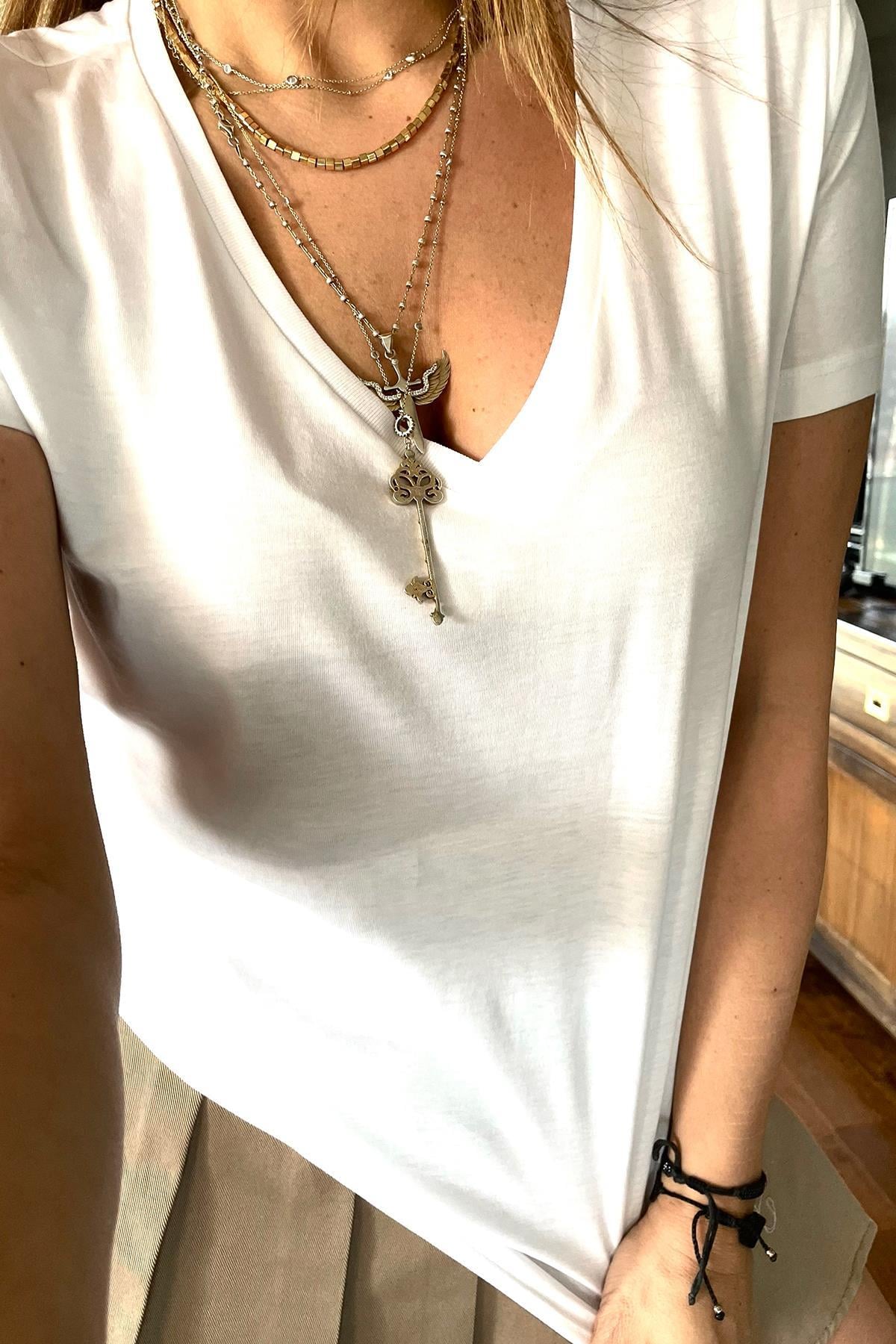 V Yaka Basic Tshirt Beyaz