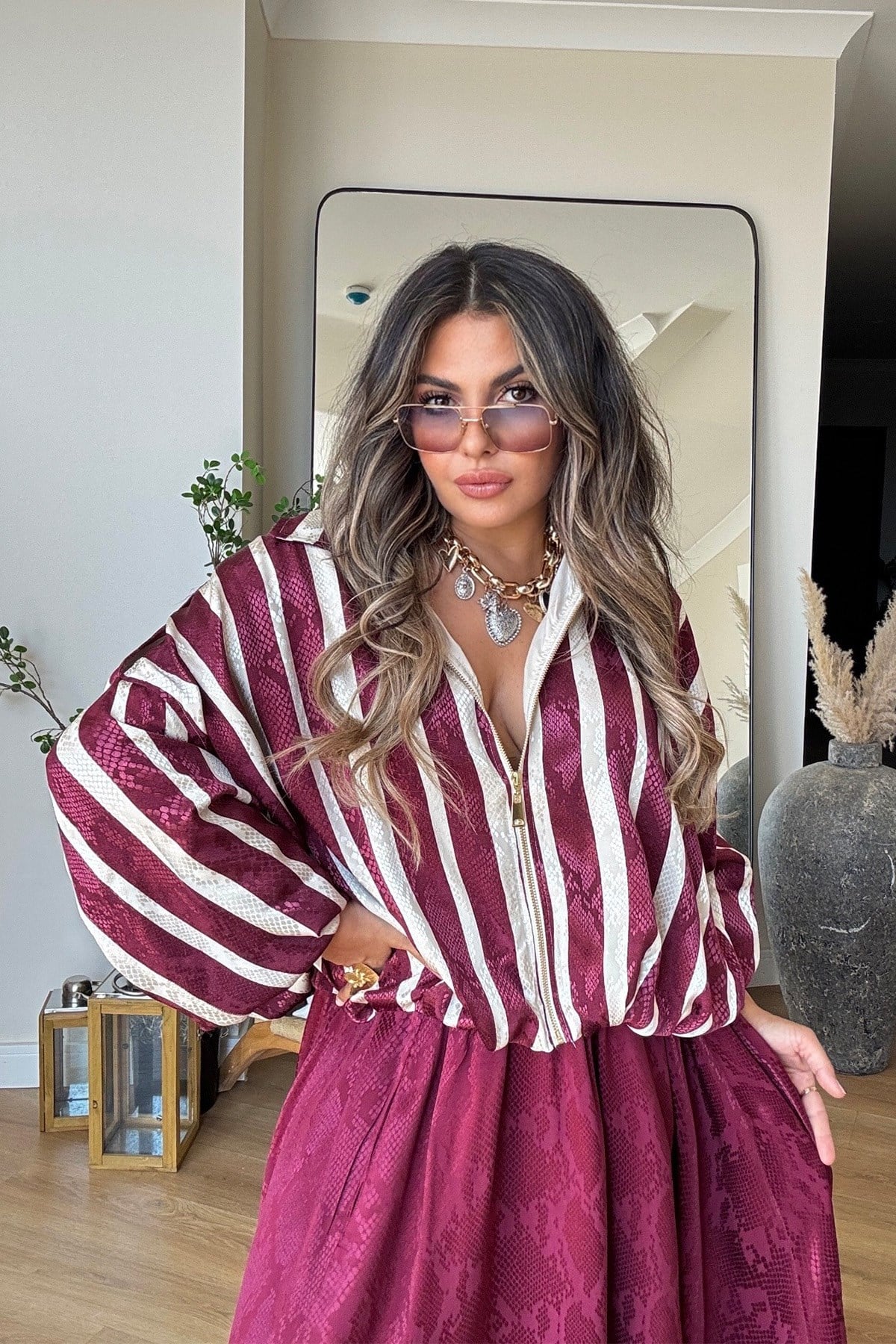 Viskon Saten Yılan Derisi Şeritli Ceket Vişne