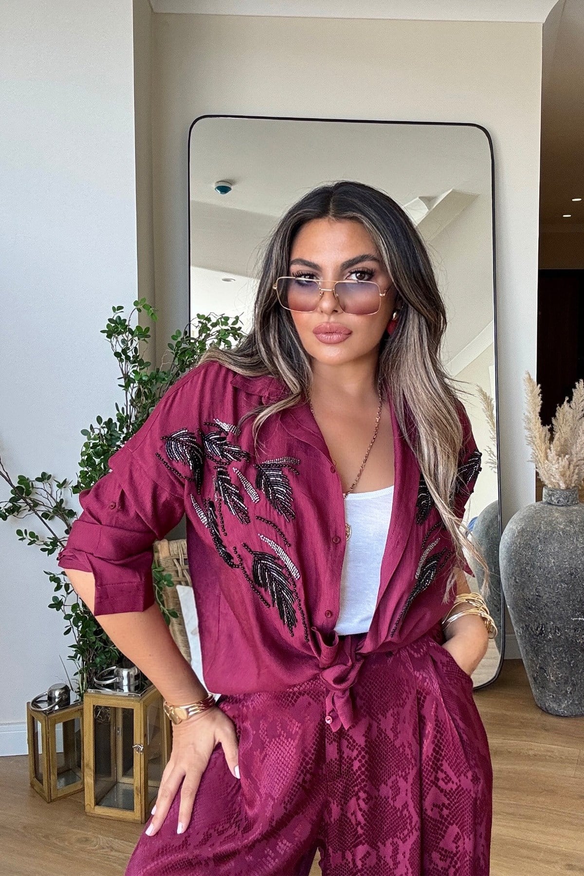 Yaprak Desen İşlemeli Boncuklu Gömlek Vişne