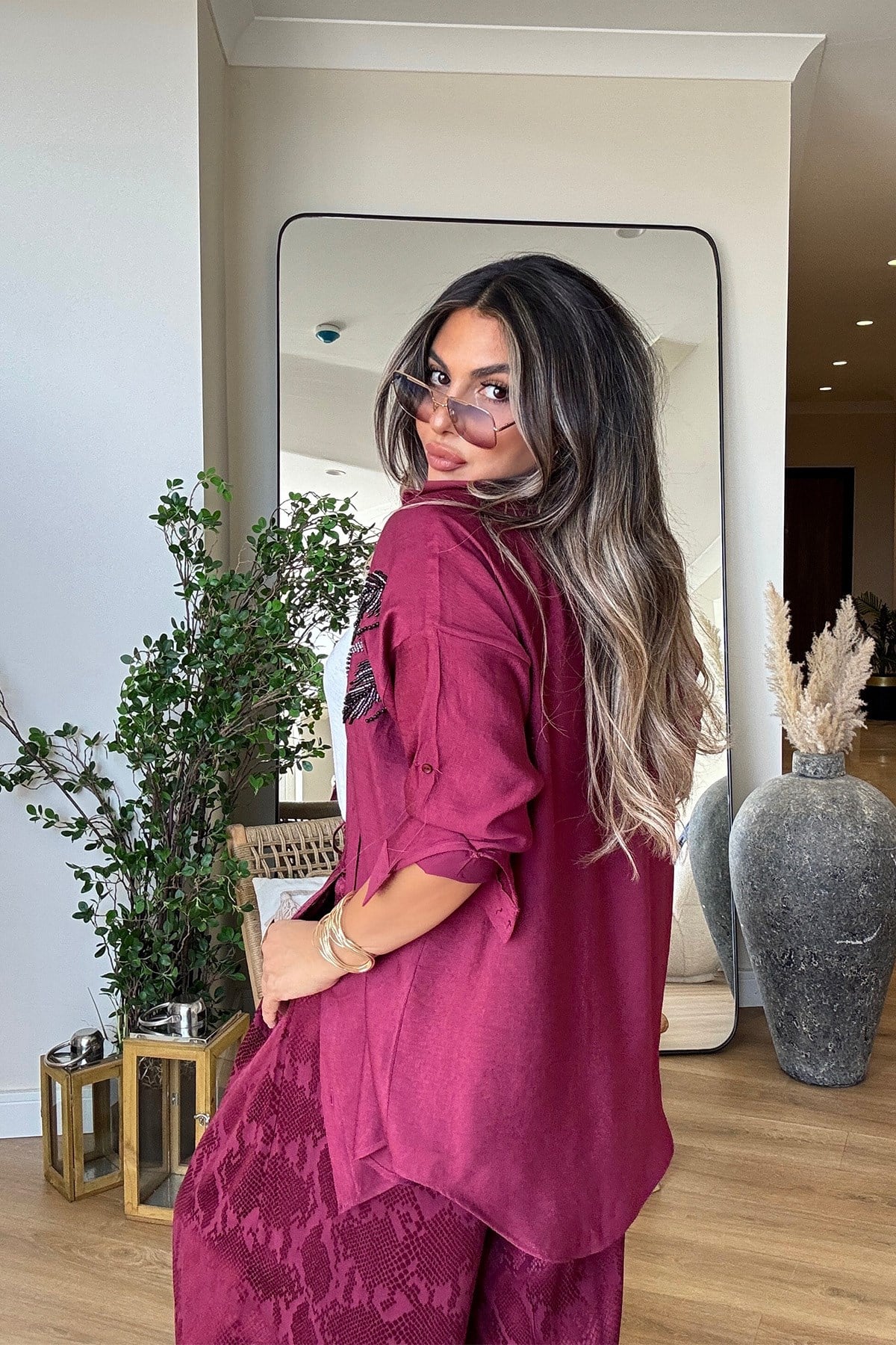 Yaprak Desen İşlemeli Boncuklu Gömlek Vişne