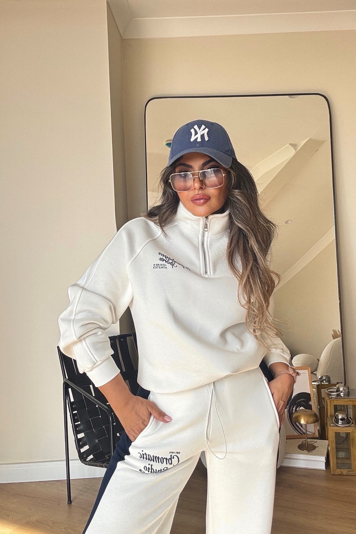 Yarım Fermuarlı Büzülebilir Sweatshirt Ekru