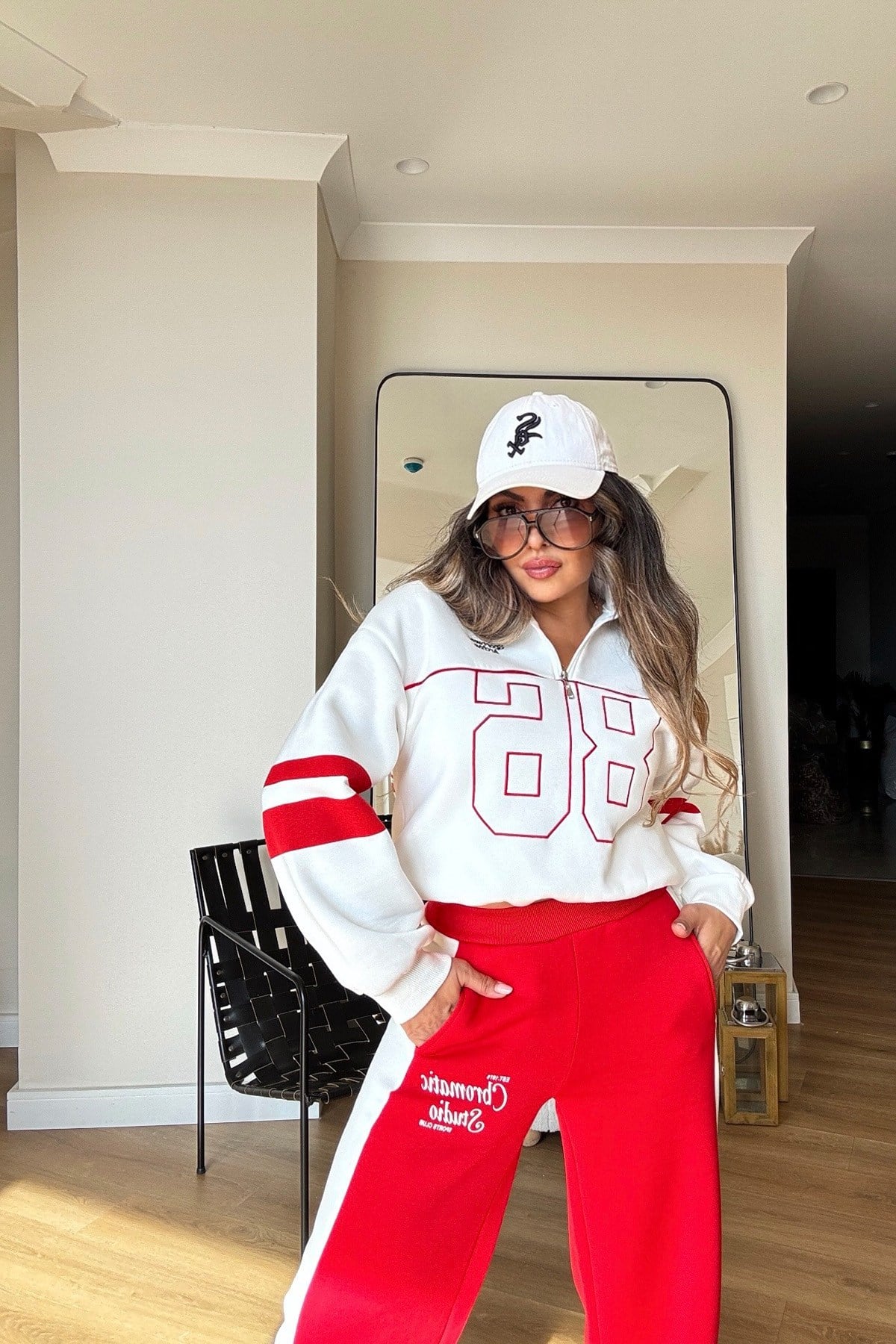 Yarım Fermuarlı Kolu Şeritli Sweatshirt Ekru-Kırmızı
