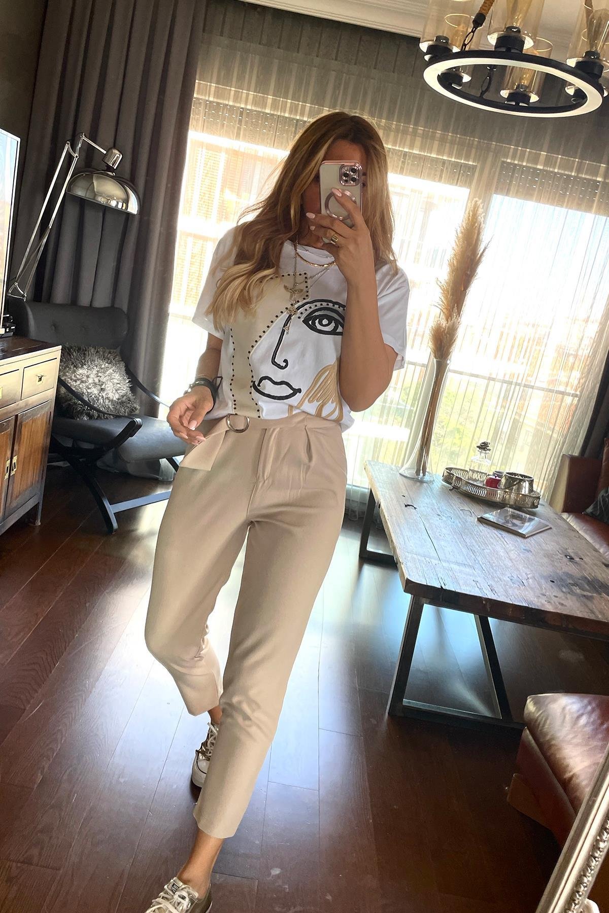 Yüz Figür Baskılı Tshirt Beyaz