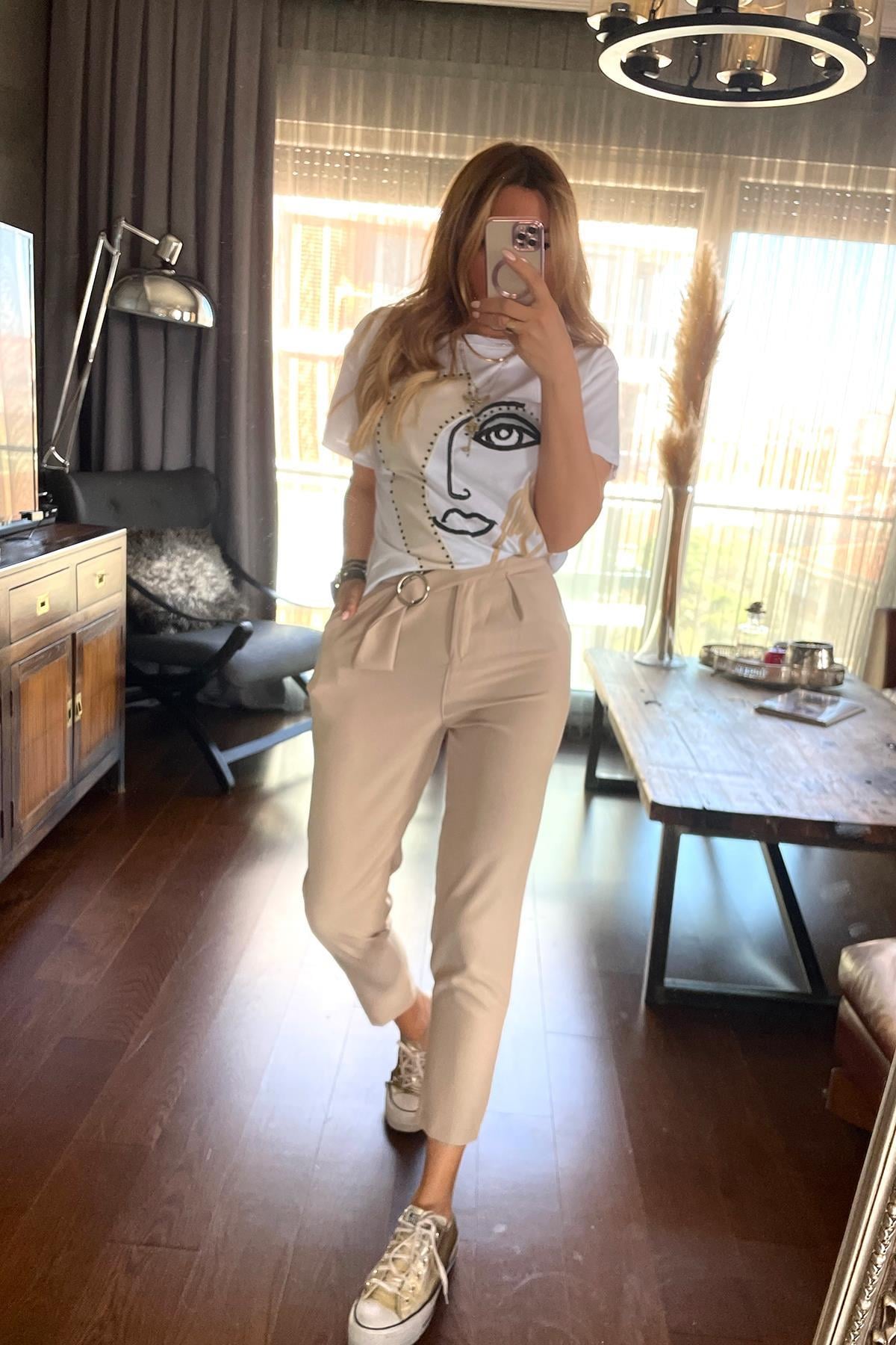 Yüz Figür Baskılı Tshirt Beyaz