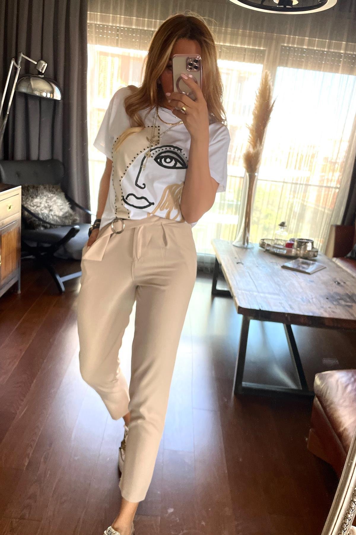Yüz Figür Baskılı Tshirt Beyaz