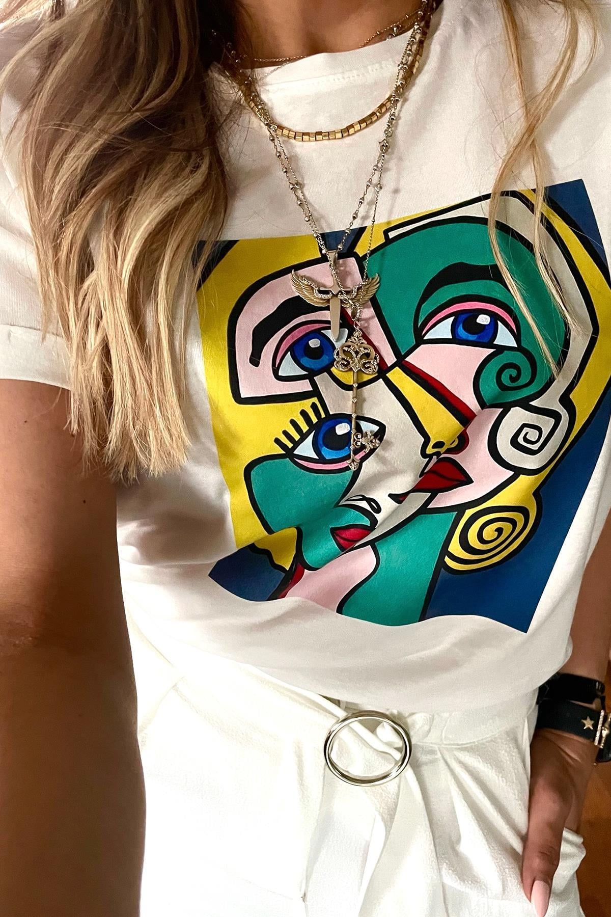Yüz Figürlü Tablo Baskılı Tshirt Ekru