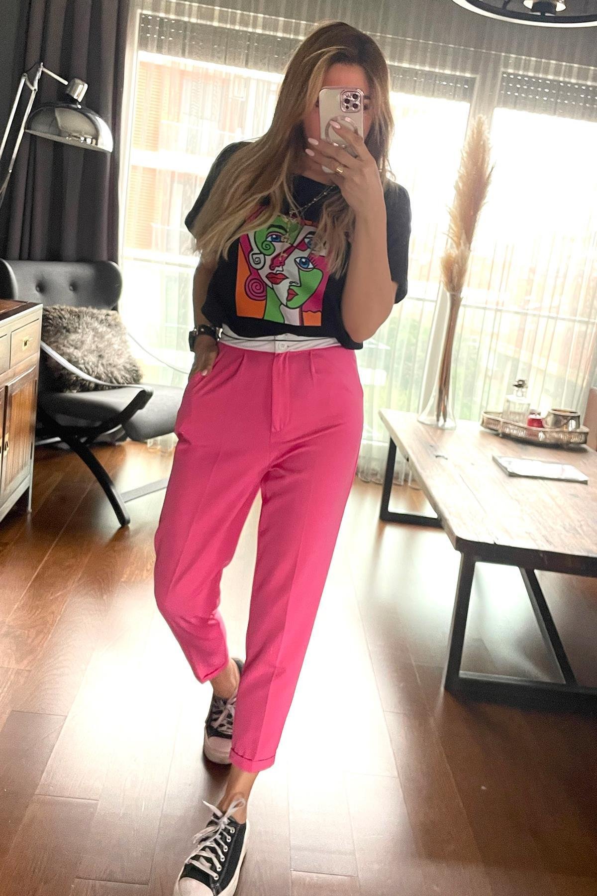 Yüz Figürlü Tablo Baskılı Tshirt Siyah