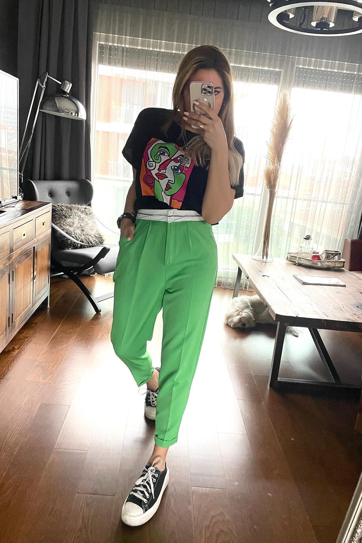Yüz Figürlü Tablo Baskılı Tshirt Siyah