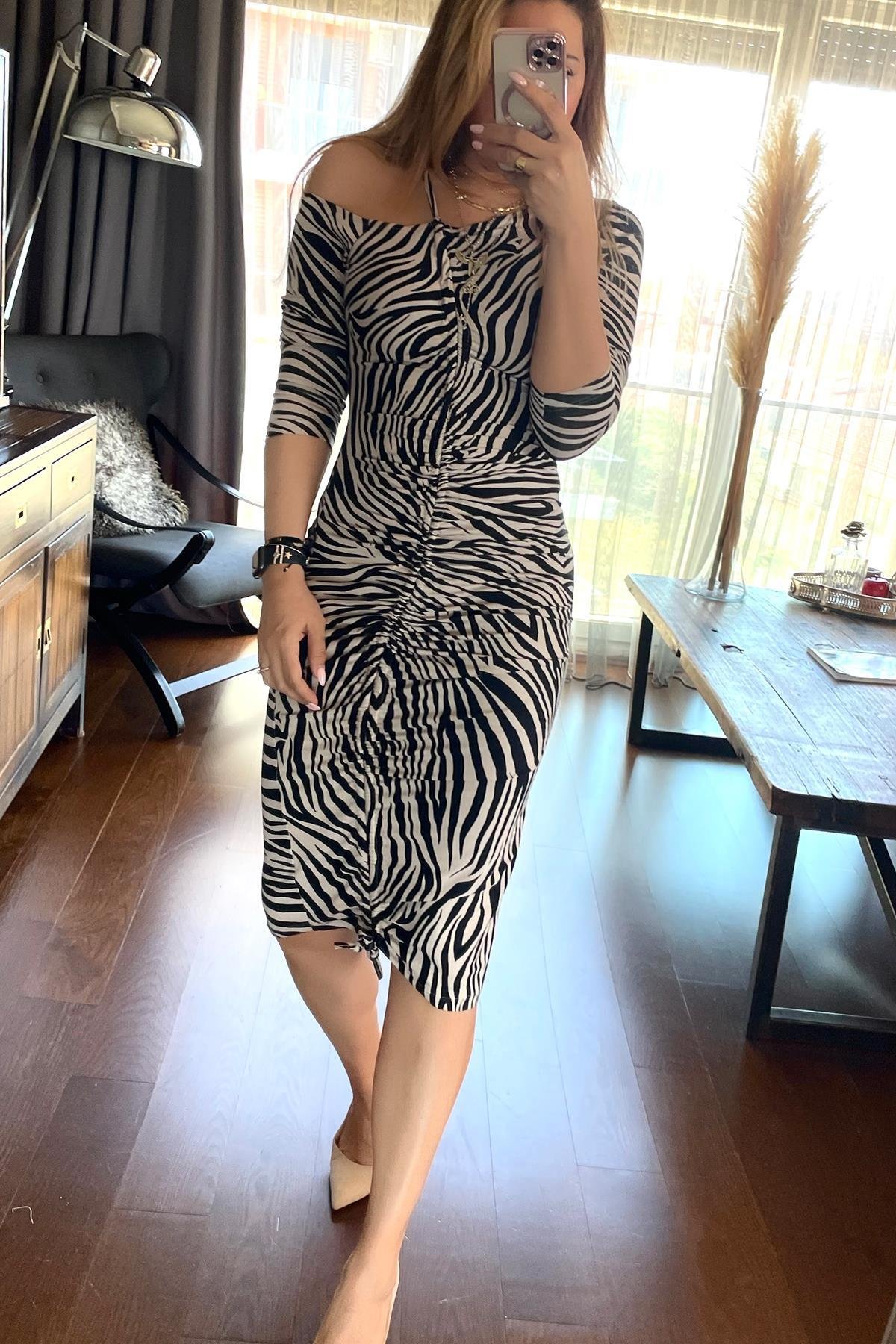 Zebra Desen Önü Büzgülü Elbise Kahverengi