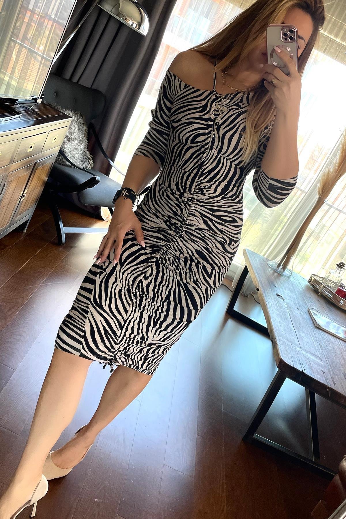 Zebra Desen Önü Büzgülü Elbise Kahverengi