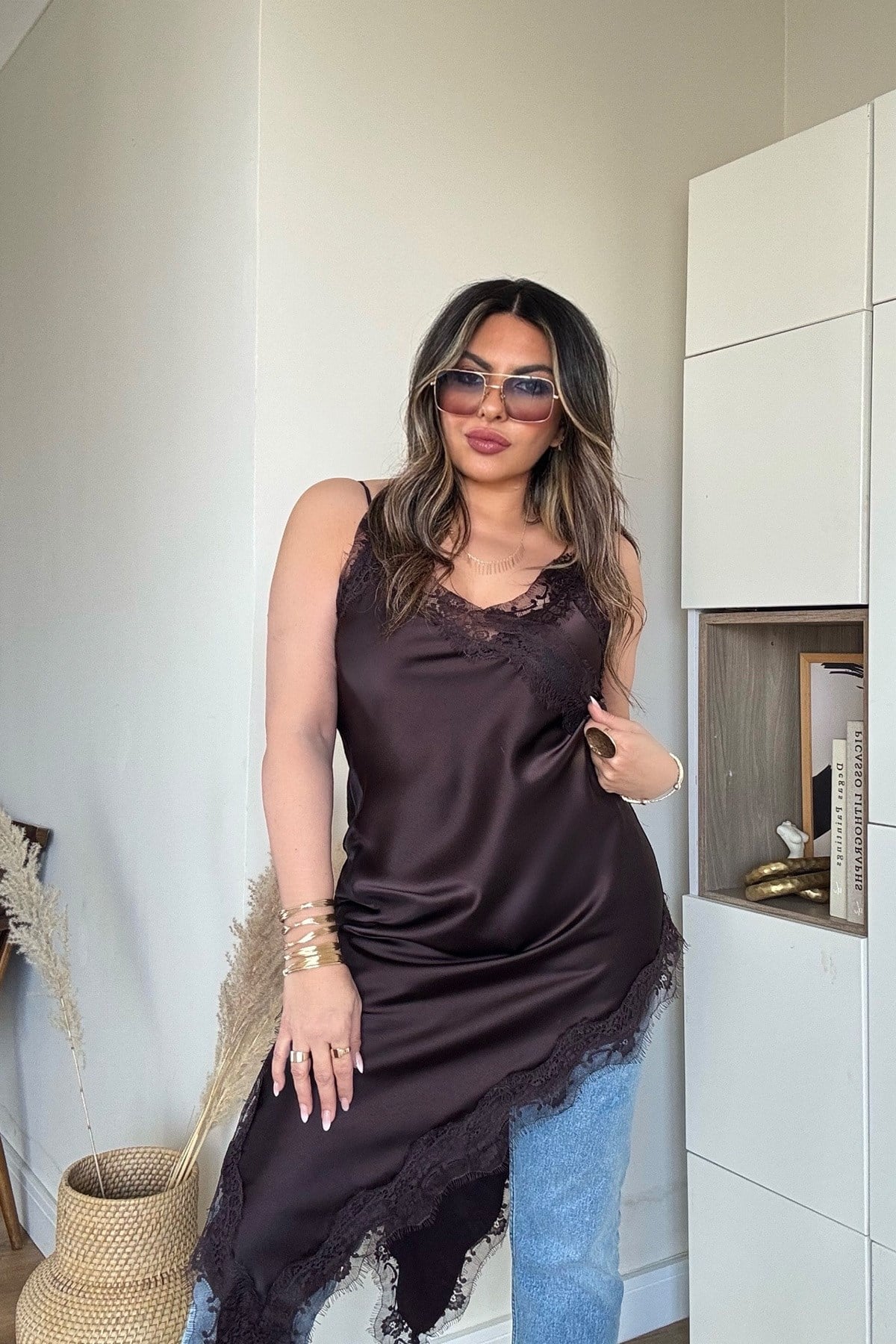 Zr Model Dantel Detay Yırtmaçlı Saten Tunik Kahve
