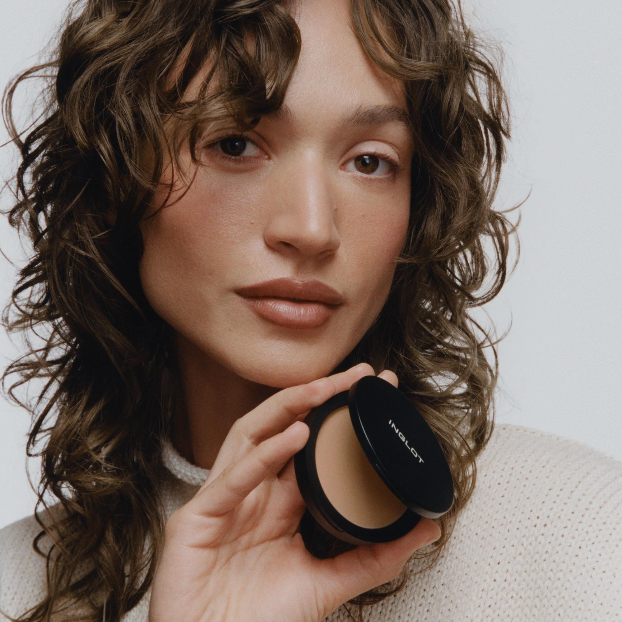 Freedom System Air-Light Finish Pressed Powder 9 g – Hafif Yapılı, Blur Etkili, Satensi Işıltılı Kompakt Pudra
