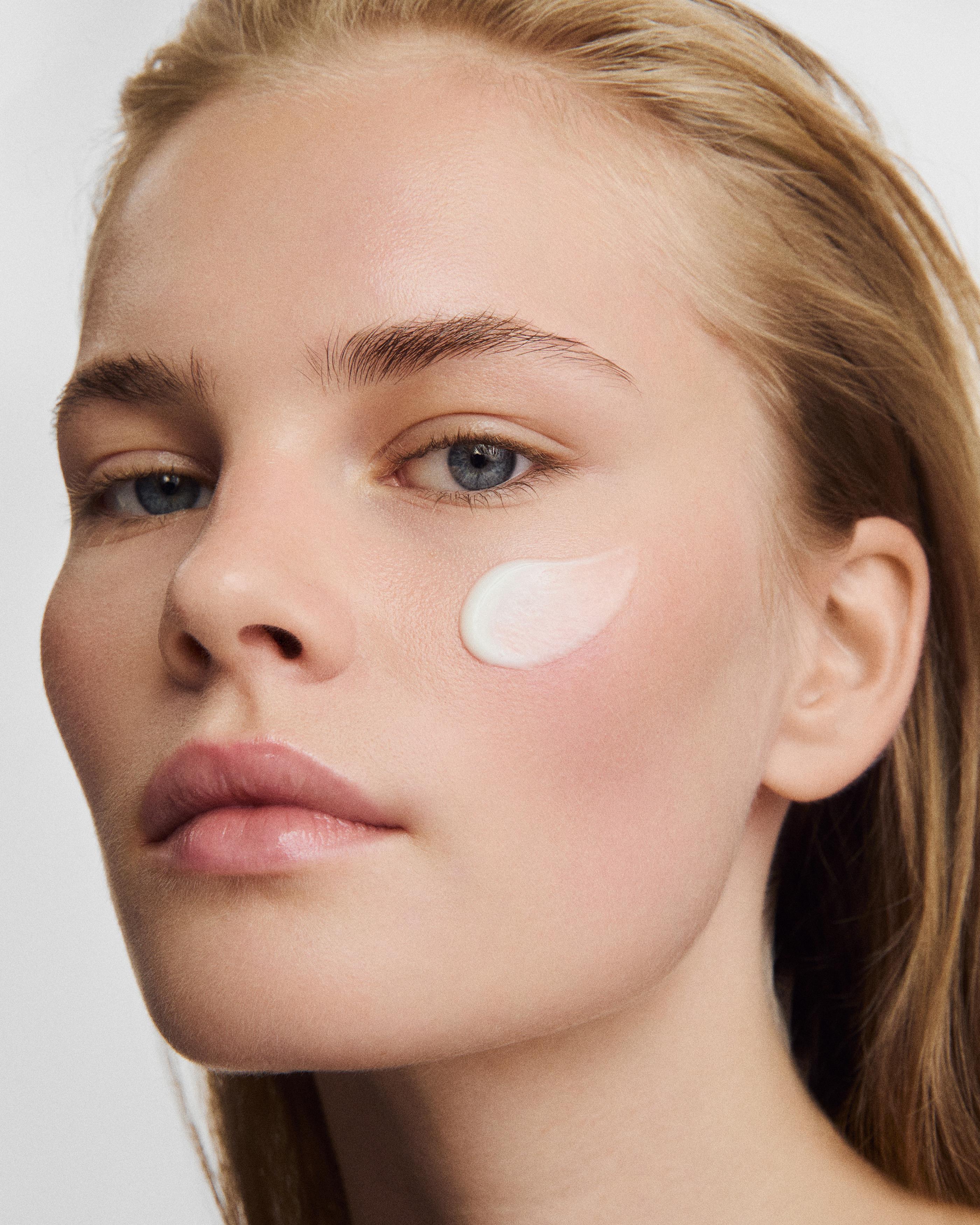 INGLOT LAB Sıkılaştırıcı & Pürüzsüzleştirici Yüz Kremi