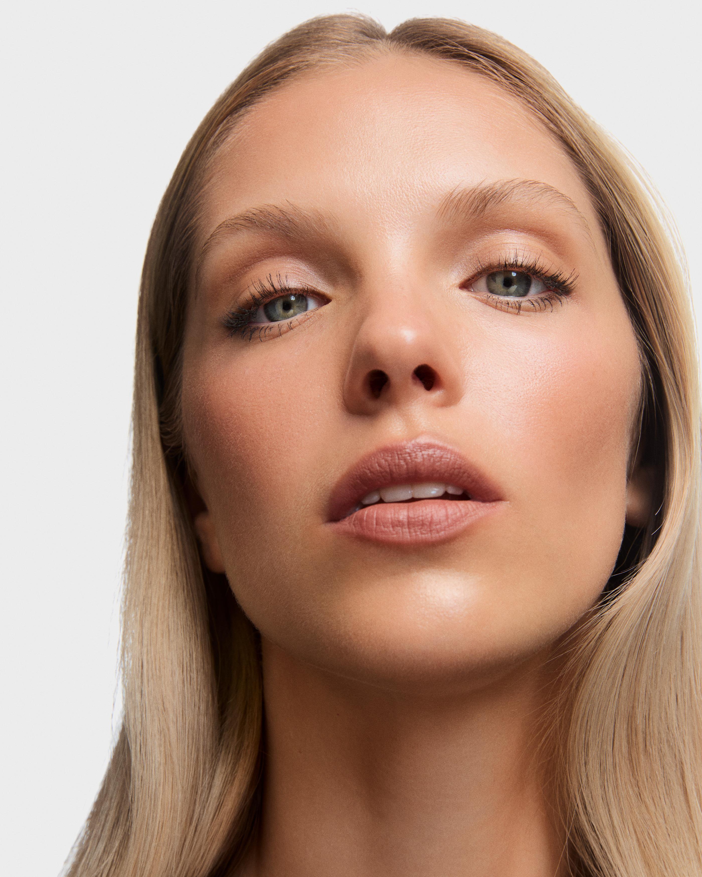 INGLOT Shine & Define Yüz Makyaj Seti – Işıltılı ve Belirgin Görünüm İçin 3’lü Krem Stick Set