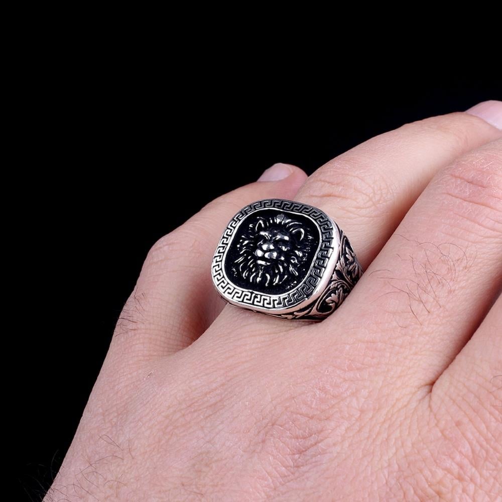 3 Boyutlu Aslan İşlemeli Gümüş Yüzük