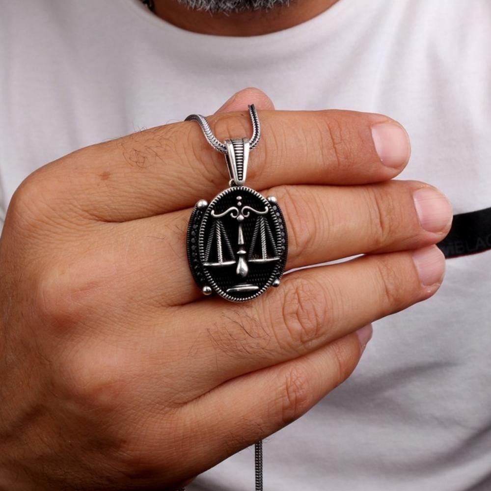 925 Ayar Gümüş Mikro Taşlı Adalet Motifli KolyeKolye