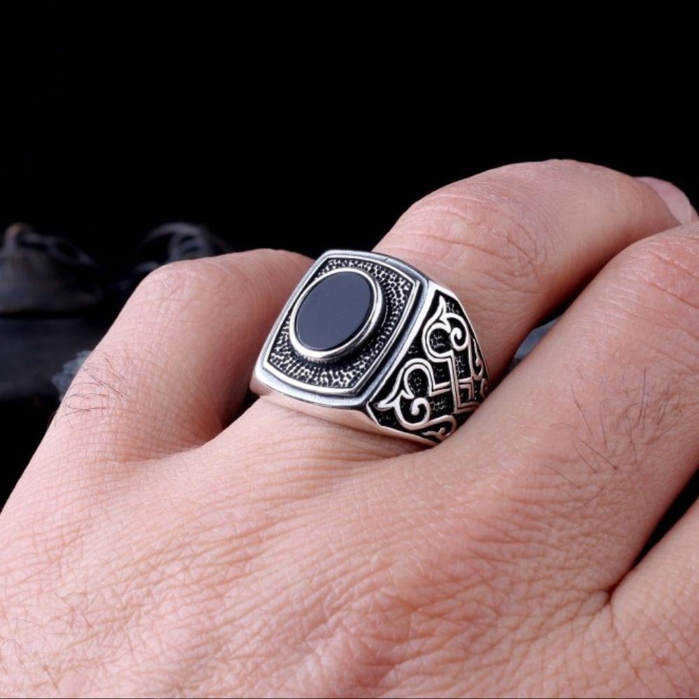 925 Ayar Gümüş Oval Oniks Taşlı Desen Motifli Erkek YüzükOniks Taşlı Yüzükler