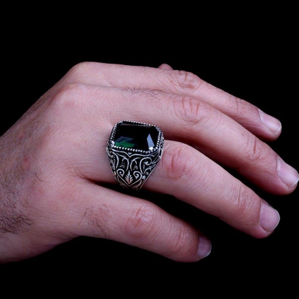 925 Ayar Gümüş Yeşil Renk Zirkon Taşlı Model YüzükZirkon Taşlı Yüzükler