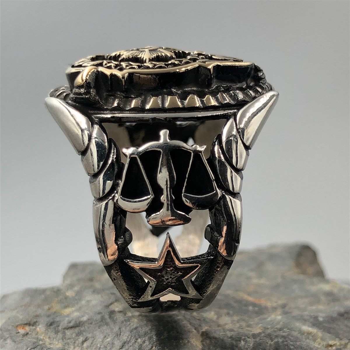 Adalet Terazisi İşlemeli Gümüş Polis Yüzüğü