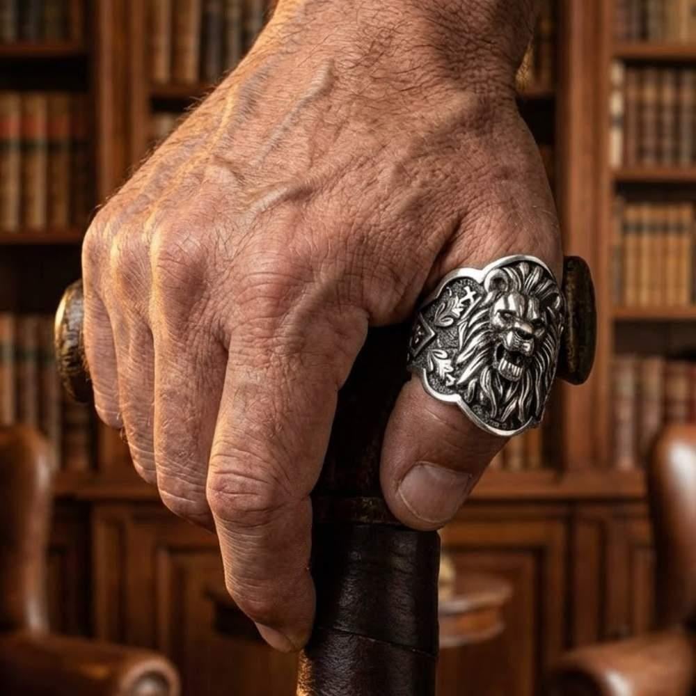 Aslan Kafası Figürü İşlemeli Gümüş YüzükBaşparmak & Zihgir Yüzükleri