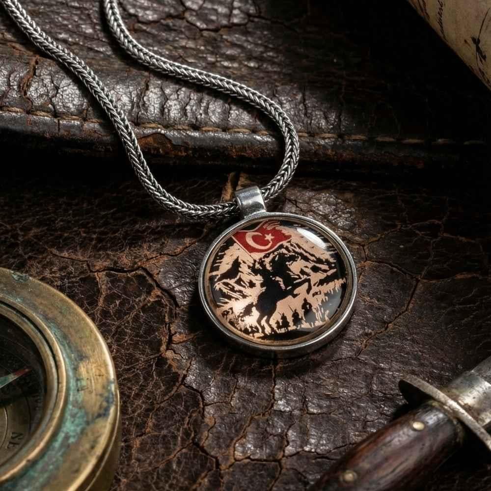 At Sırtında Türk Ordusu Gümüş KolyeAy Yıldız Kolye