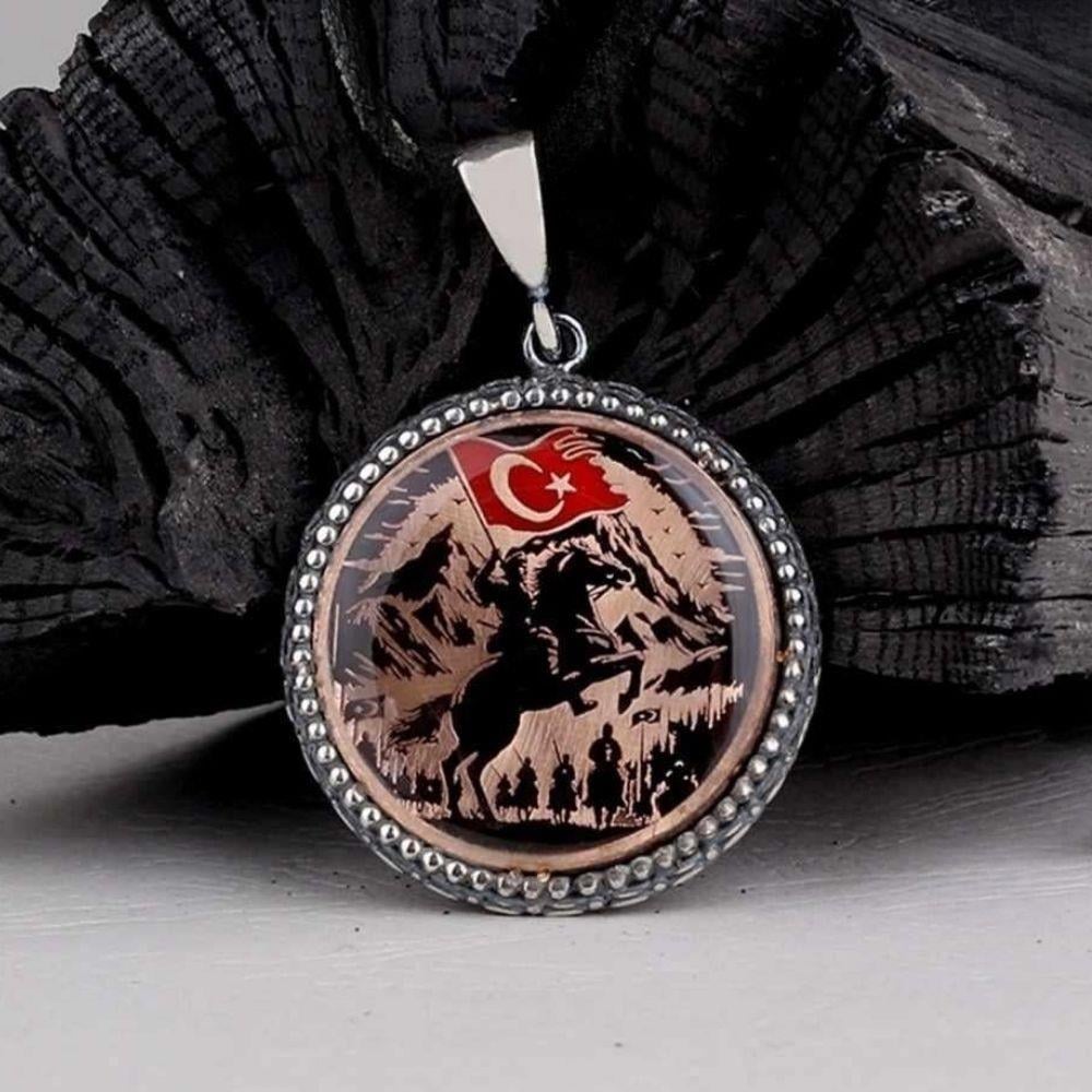 At Sırtında Türk Savaşçısı Gümüş Kolye UcuKolye Ucu