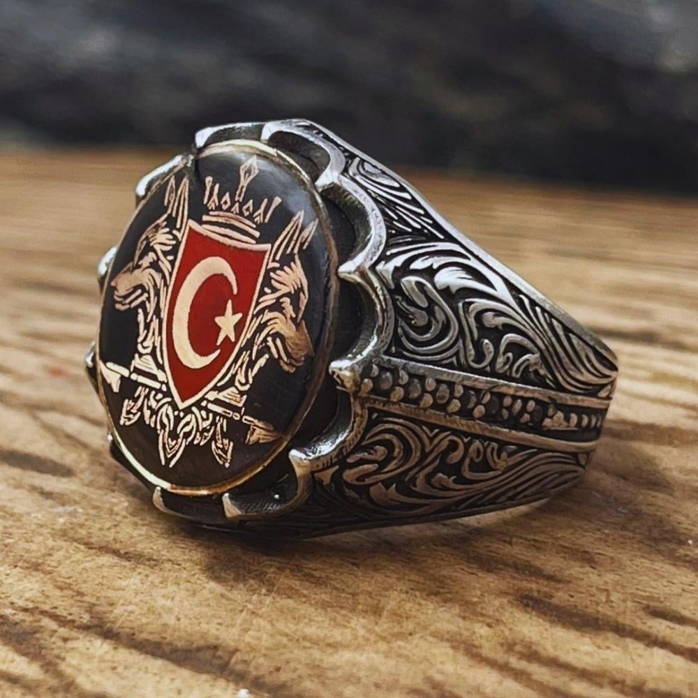 Ay Yıldız Bozkurtlar İşlemeli Gümüş Yüzük