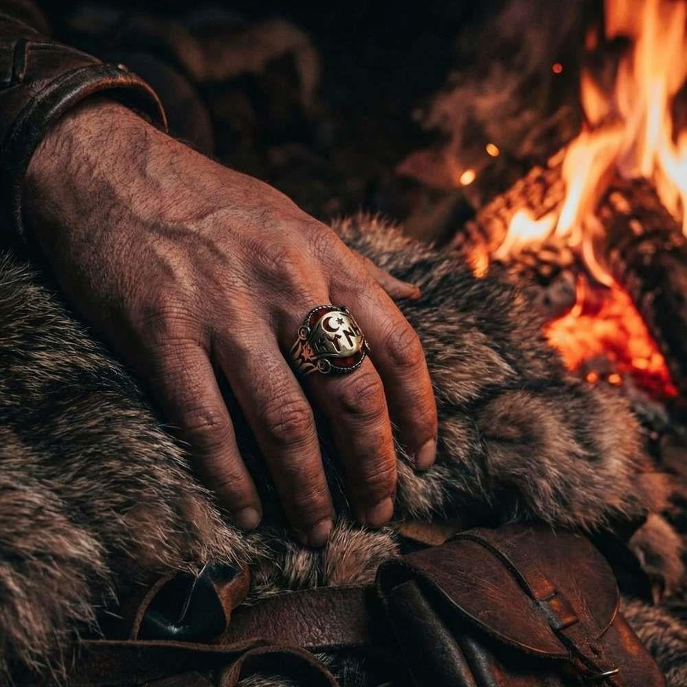 Ay Yıldız Göktürkçe Türk Yazılı Kırmızı Taşlı Gümüş YüzükGöktürkçe Türk Yazılı Yüzükler