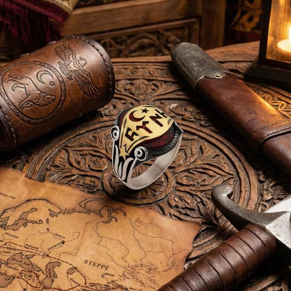 Ay Yıldız Göktürkçe Türk Yazılı Kırmızı Taşlı Gümüş YüzükGöktürkçe Türk Yazılı Yüzükler