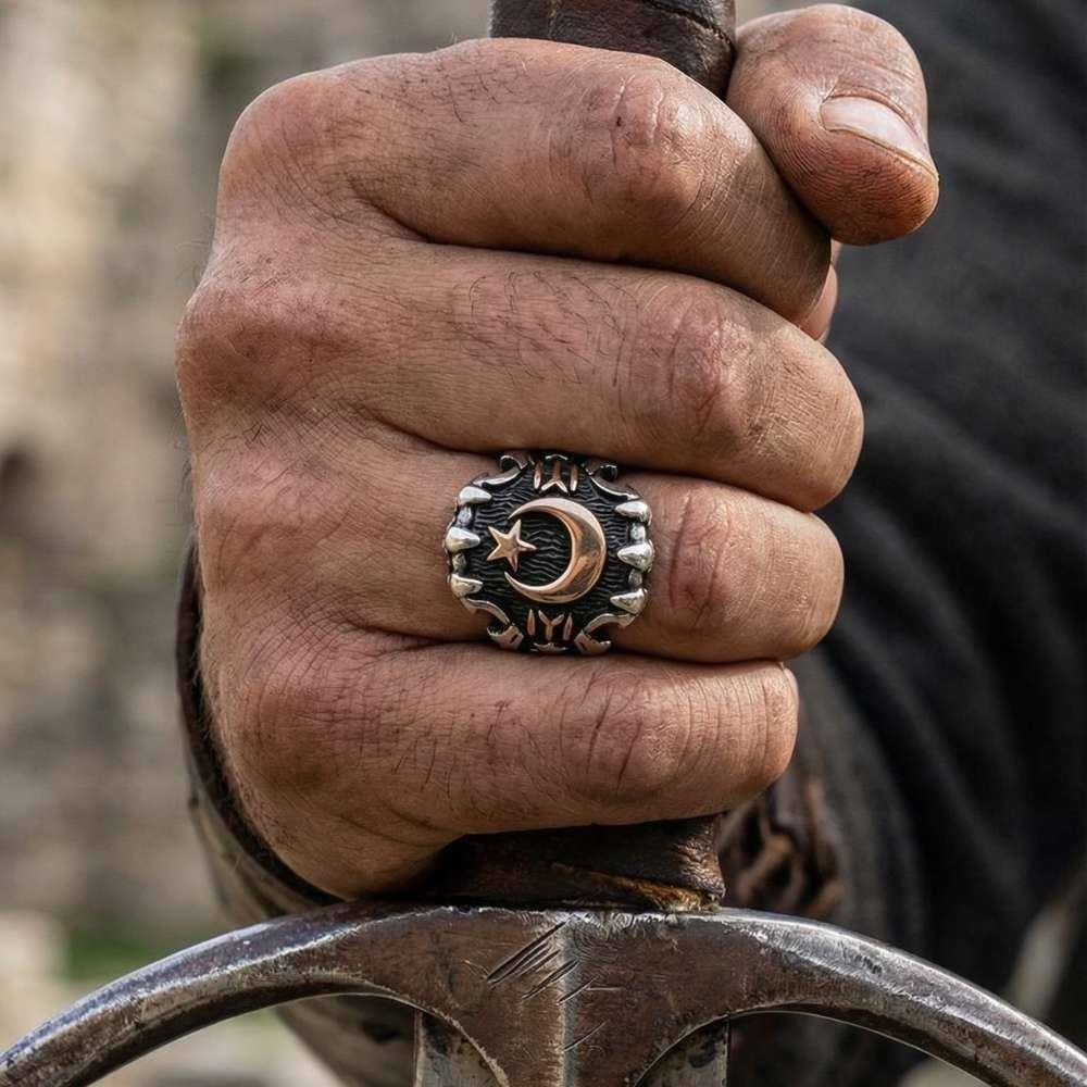 Ay Yıldız İşlemeli Yanları IYI Motifli Gümüş Erkek YüzükAy Yıldız Yüzükler