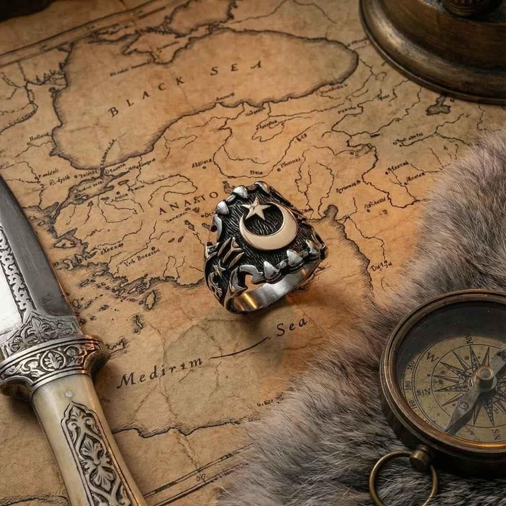 Ay Yıldız İşlemeli Yanları IYI Motifli Gümüş Erkek YüzükAy Yıldız Yüzükler