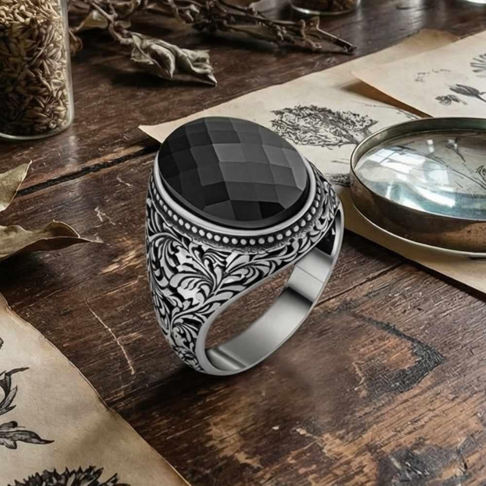 Çiçek Desenli Siyah Zirkon Taşlı Gümüş YüzükZirkon Taşlı Yüzükler