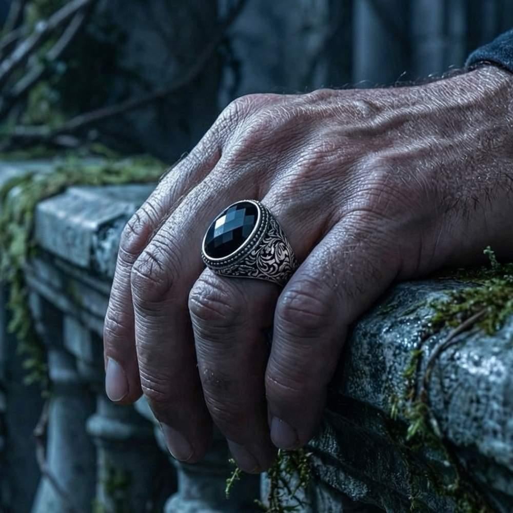 Çiçek Desenli Siyah Zirkon Taşlı Gümüş YüzükZirkon Taşlı Yüzükler