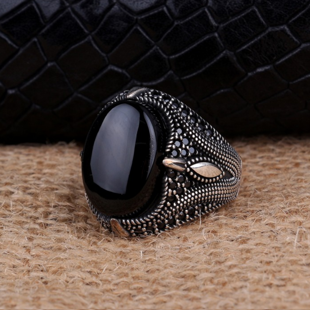Damla Motifli Oval Model Oniks Taşlı Gümüş Yüzük