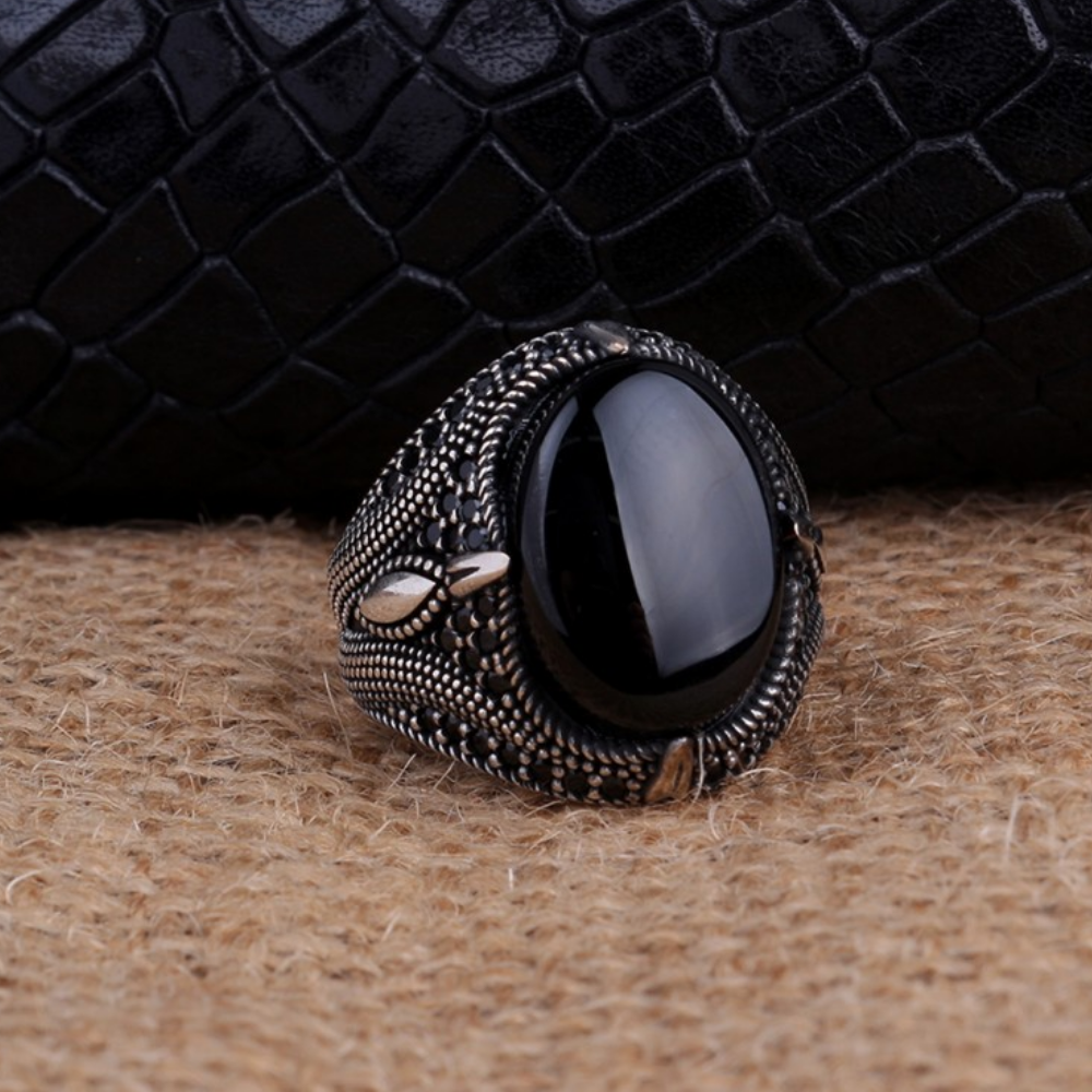 Damla Motifli Oval Model Oniks Taşlı Gümüş Yüzük