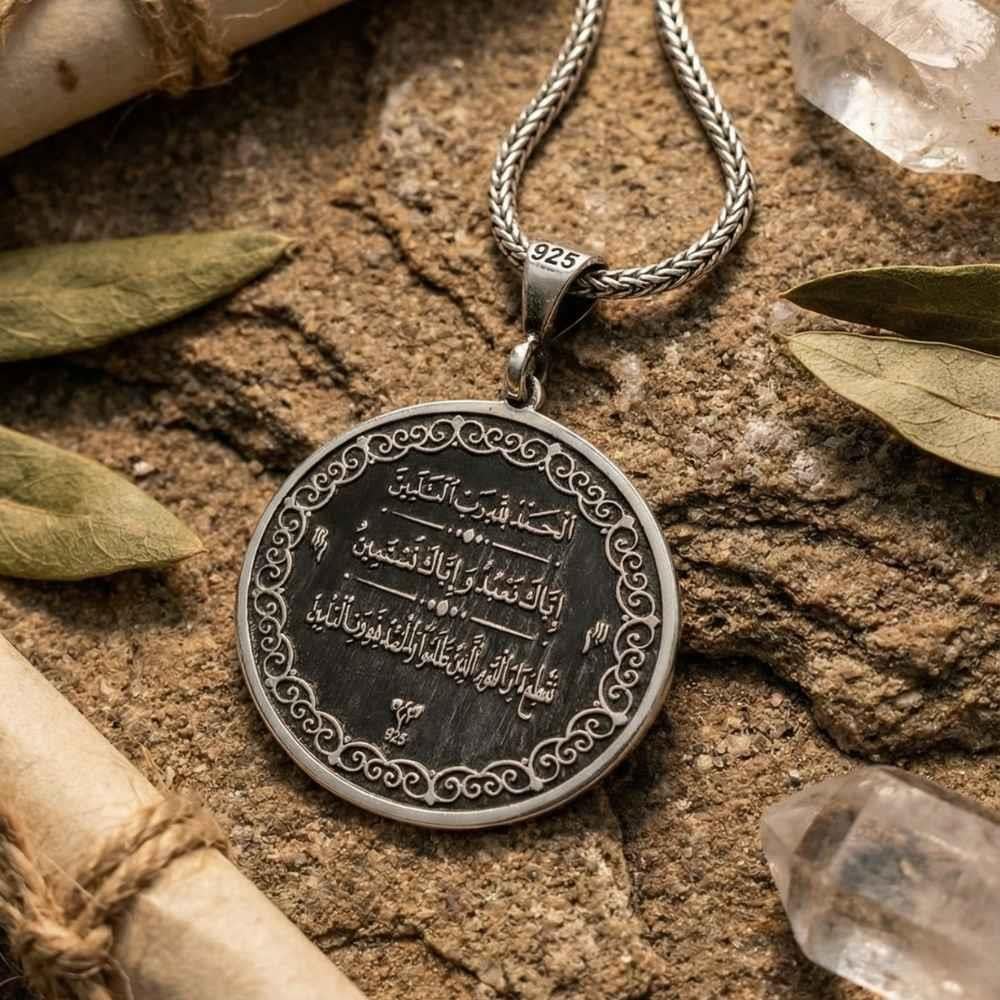 Dilek Duası İşlemeli Gümüş KolyeDualı Kolye