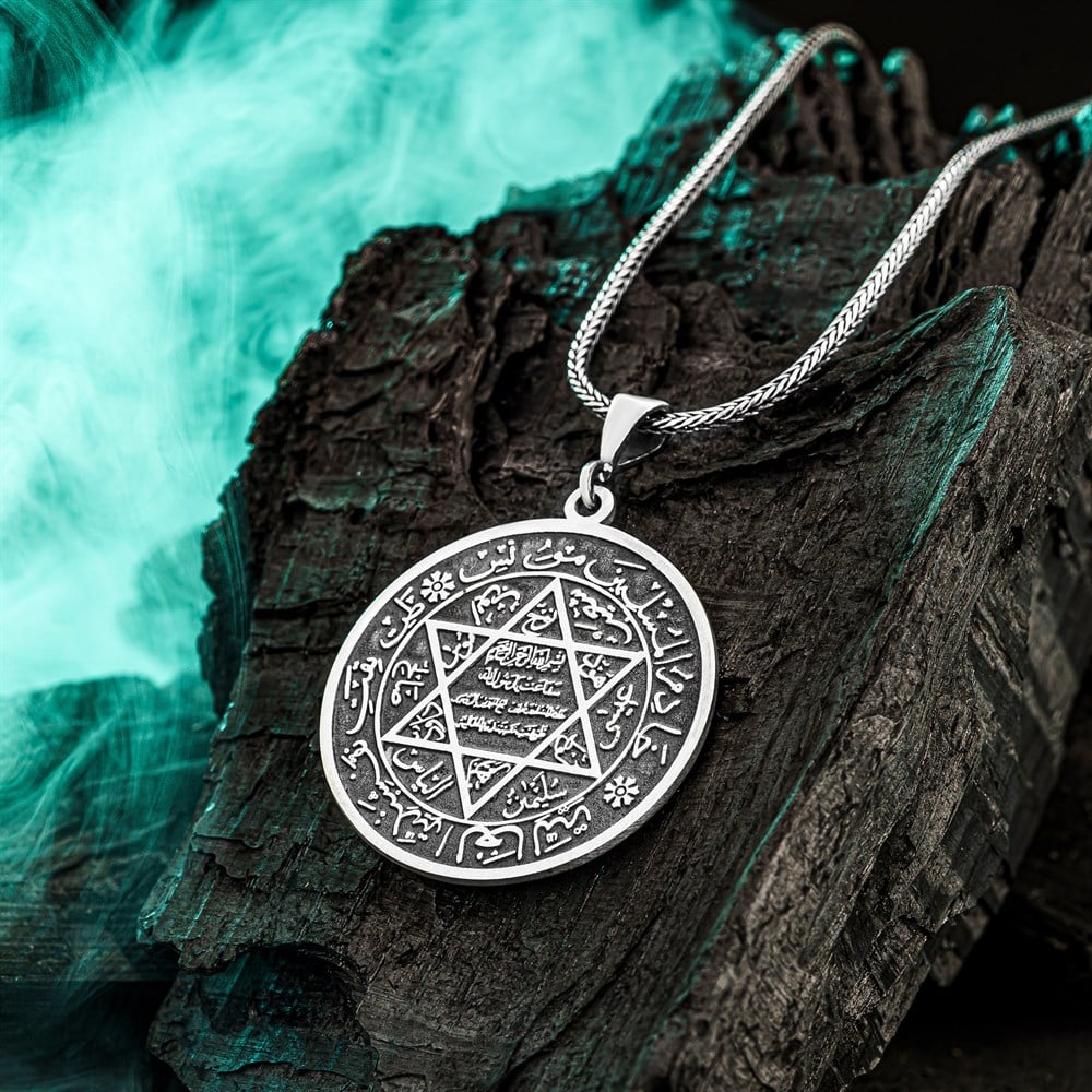 Esmaül Hüsna ve Süleyman Mührü İşlemeli Gümüş Kolye